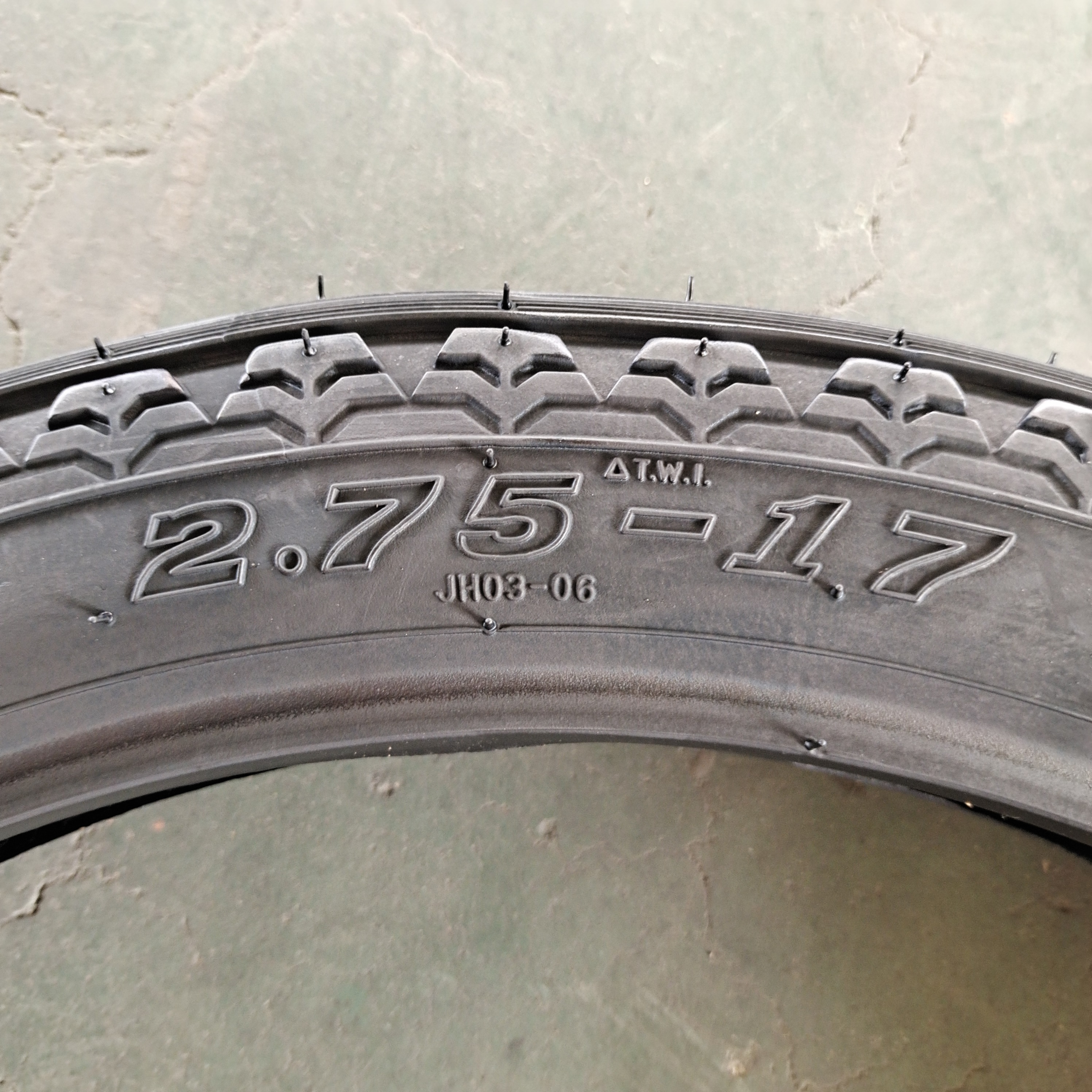 Hot sale high quality sawtooth vintage motorcycle tire tyre 2.75-17