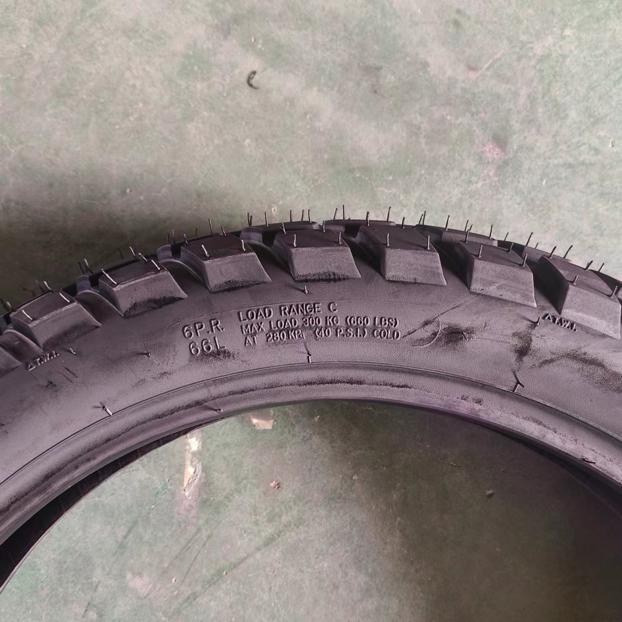 Tubeless motorcycle tire 110/90-17 with Inmetro certificate