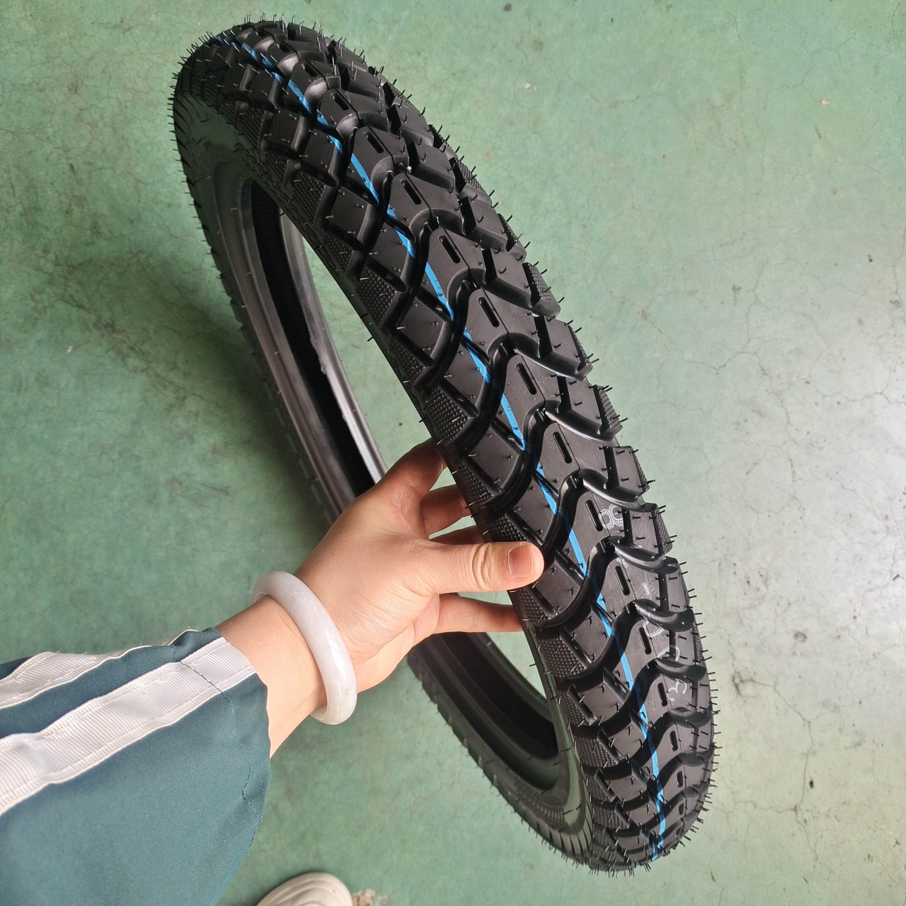 18 inch motorcycle tyres tricycle tire  2.75 18 3.00 18 Tube tyre from China