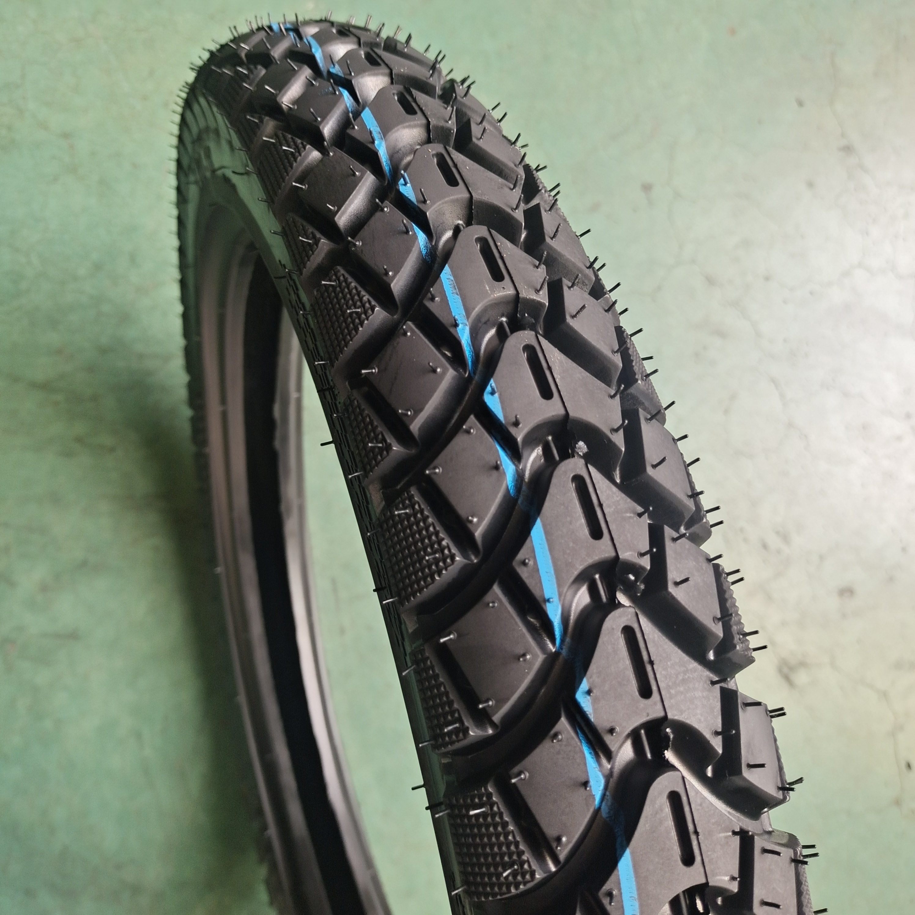 18 inch motorcycle tyres tricycle tire  2.75 18 3.00 18 Tube tyre from China