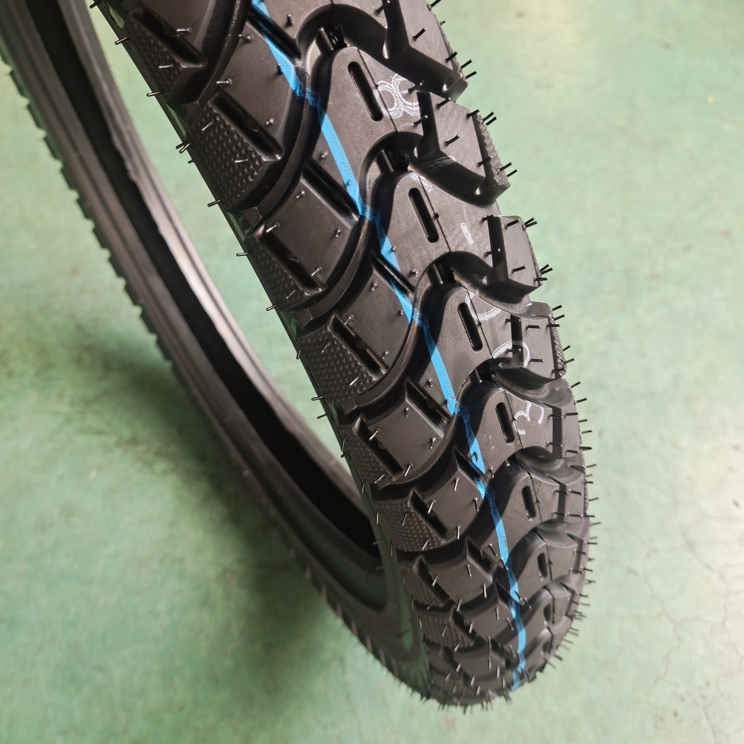 18 inch motorcycle tyres tricycle tire  2.75 18 3.00 18 Tube tyre from China