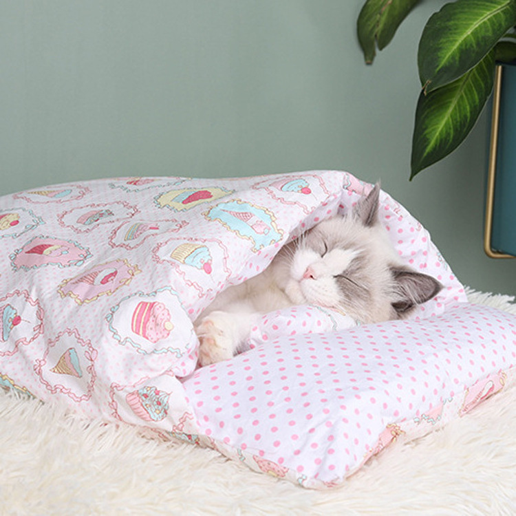 Cat's sleeping bed in winter warm pet sleeping bag Closed removable and washable sleeping bag for all seasons