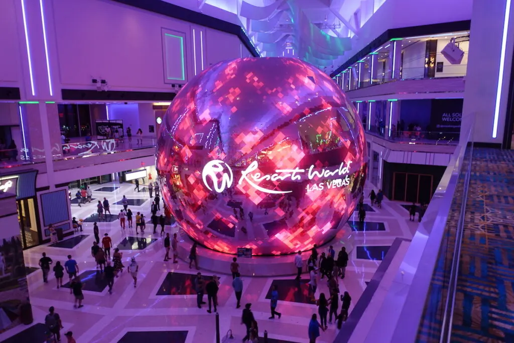 High Resolution HD Full Color P1.5 P1.8 P2 P2.5 P3 P4 Indoor Outdoor Sphere LED Display 360 Degree Spherical Led Display