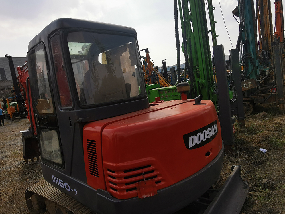 Used 2020 model 6 ton DONSAN60-7 mini excavator mini digger China wholesale excavadora thumb bucket for sale