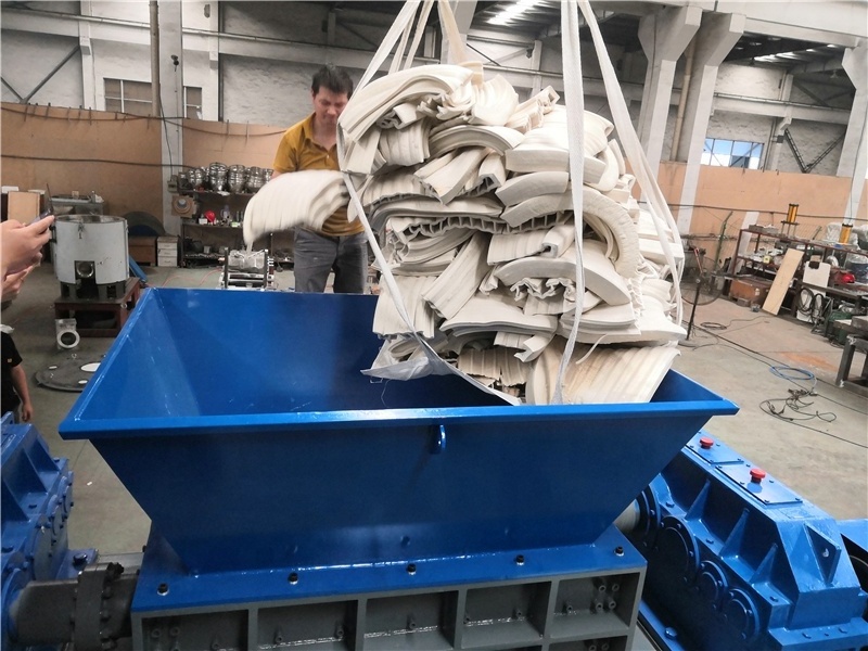 Wood pallet shredder/plastic board double axis shredder machine