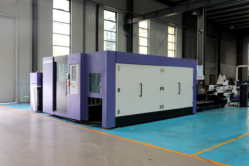 2kw 3kw 6kw full enclosed cover fiber laser cutting machine auto exchange table laser cutting machine for sheet metal carbon