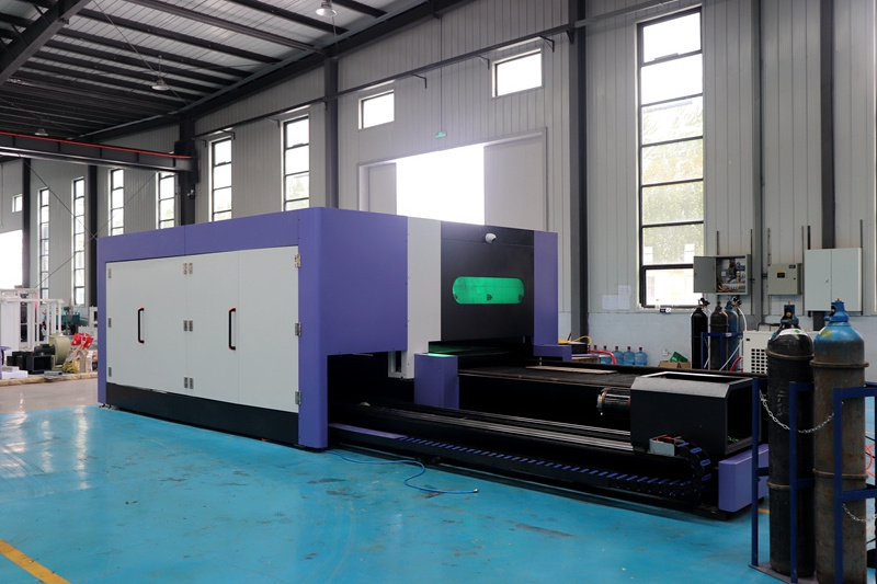 2kw 3kw 6kw full enclosed cover fiber laser cutting machine auto exchange table laser cutting machine for sheet metal carbon