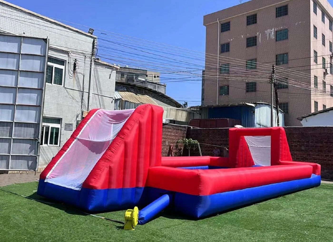 Giant Outdoor Inflatable Soccer Field Inflatable Football & Soccer Pitch Court for School Playground/Family/Team Games