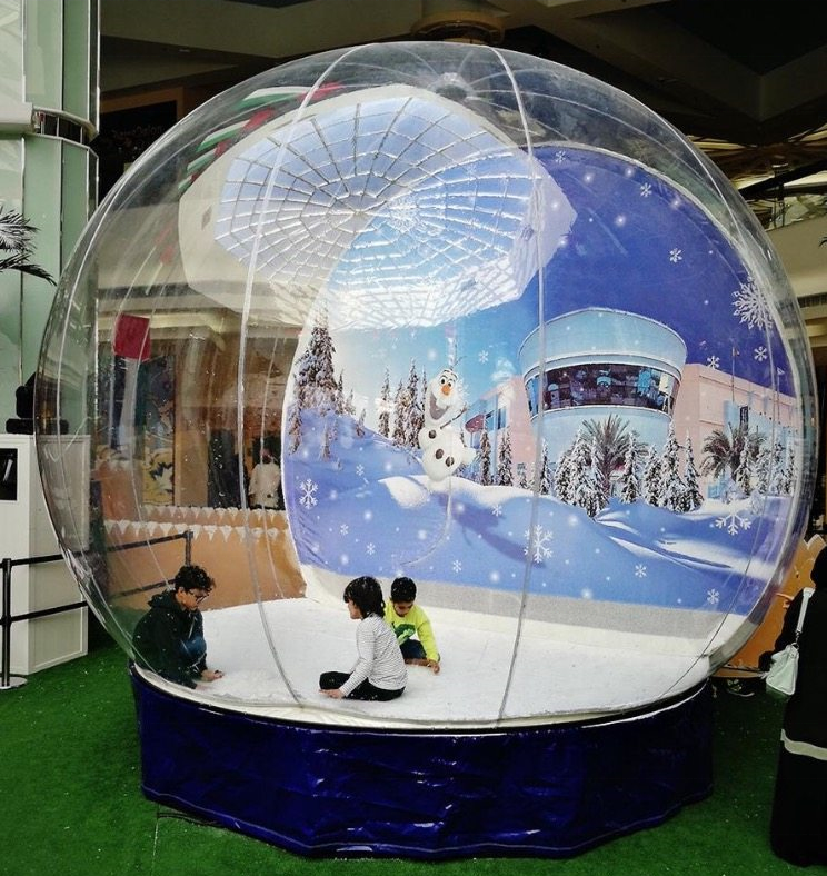 outdoor inflatable human size snow globe  photo booth with blowing snow