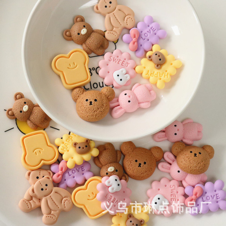 Bear Cookie diy Cream glue phone case Head String Refrigerator sticker Hairpin accessories North 16 beads plastic resin charms