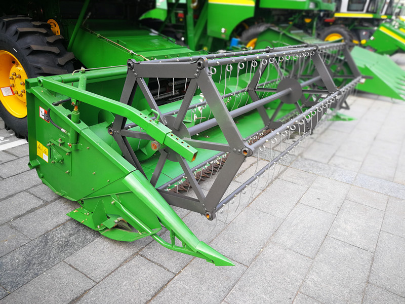 4LZ-8 Soybean Combine Harvester