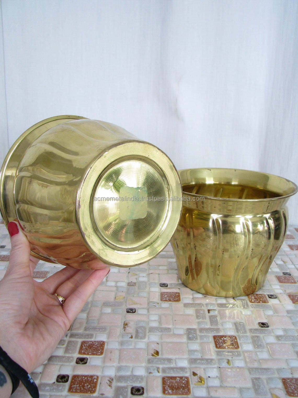 Highest Quality Gold Polished Metal Indoor Planters Set Of 2 Different Sizes Solid Brass Round Shape Metal Planters