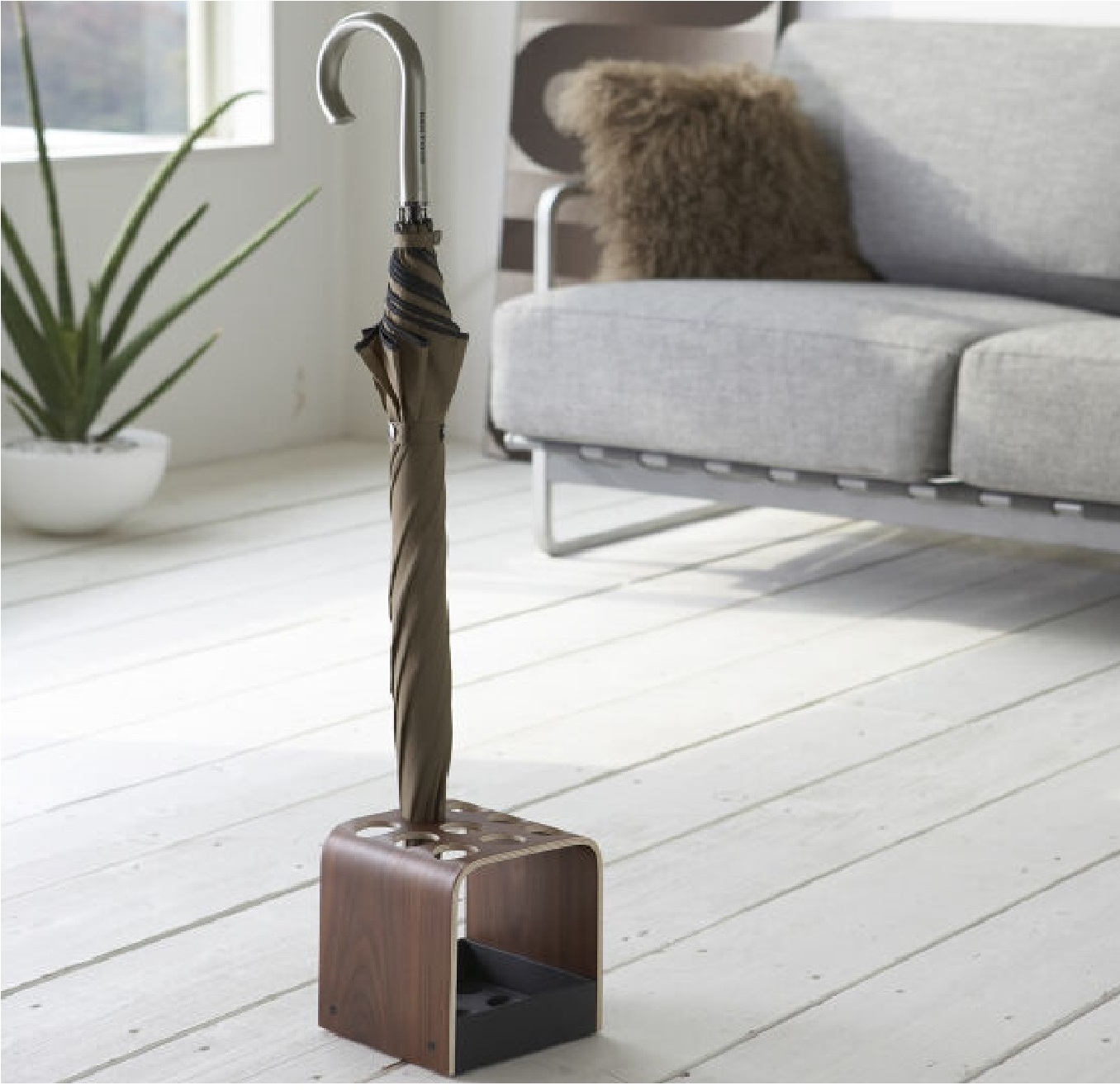 Trending Design Umbrella Stand Stainless Steel Indoor Home Rain Gear Home and Garden With Brown Color Umbrella Holder