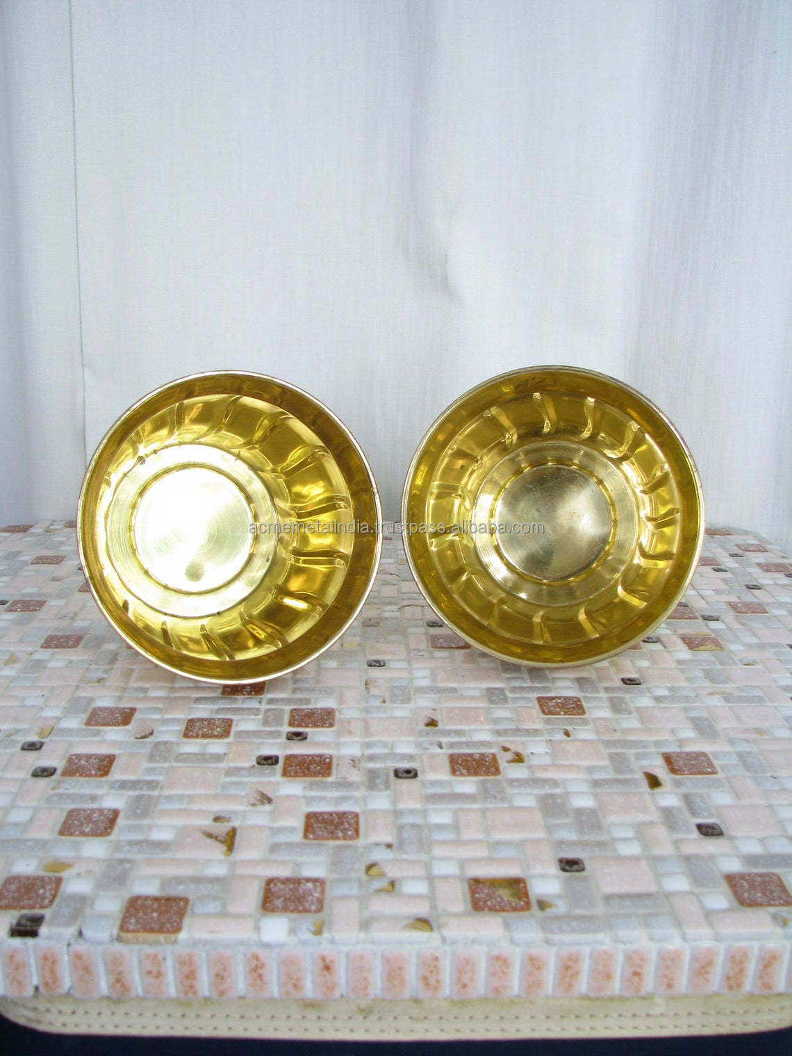 Highest Quality Gold Polished Metal Indoor Planters Set Of 2 Different Sizes Solid Brass Round Shape Metal Planters