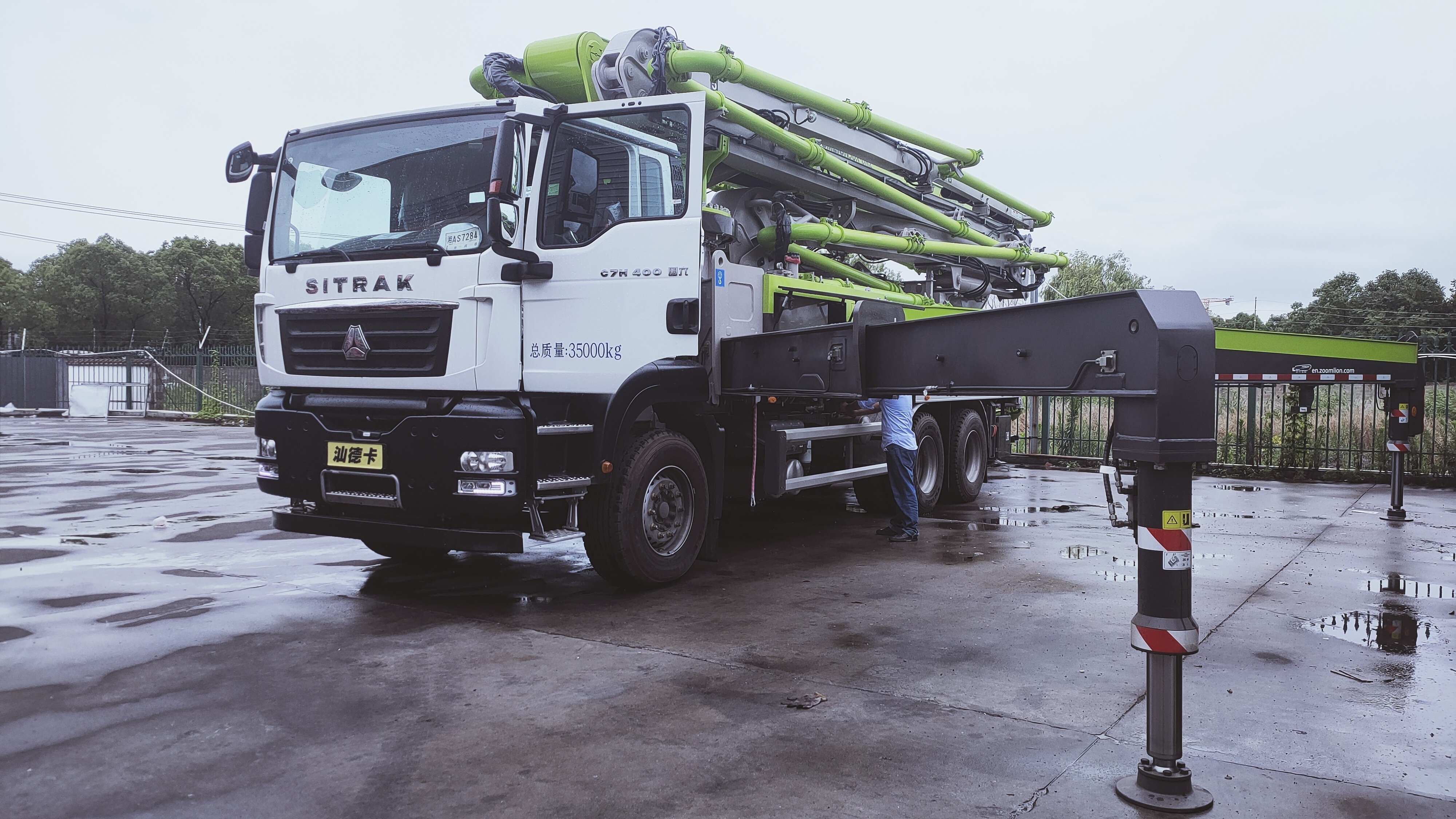 Concrete Pump Truck Mounted Boom Concrete Pump with spare parts