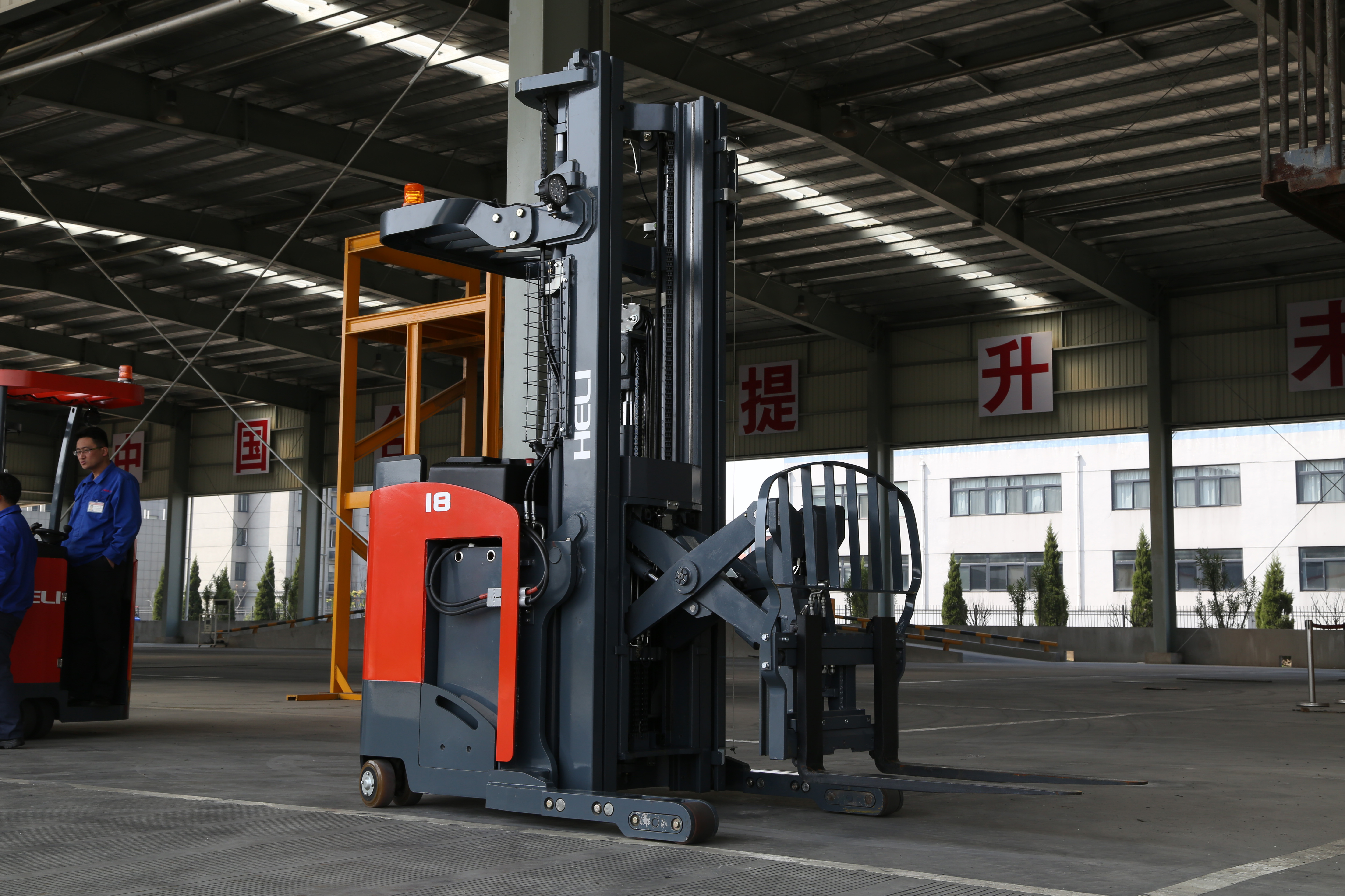 Scissor Lift Logistics Machine CQD18 Electric Pantograph Reach Forklift