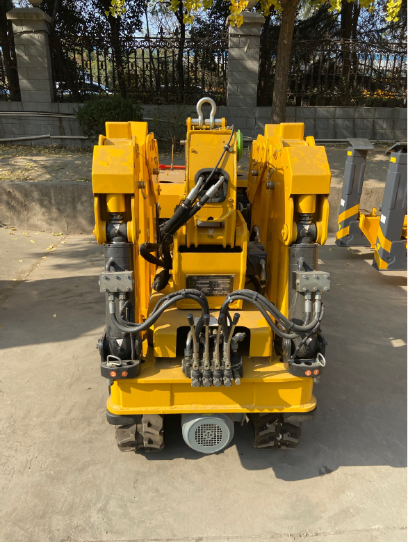 Lifting machinery 3 Ton Mini Crawler spider crane Mini spider crane ZQS21-4