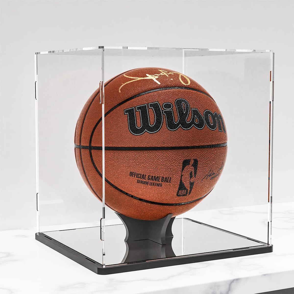 Acrylic Dust Proof Showcase Football Basketball Display Case for Sports Memorabilia