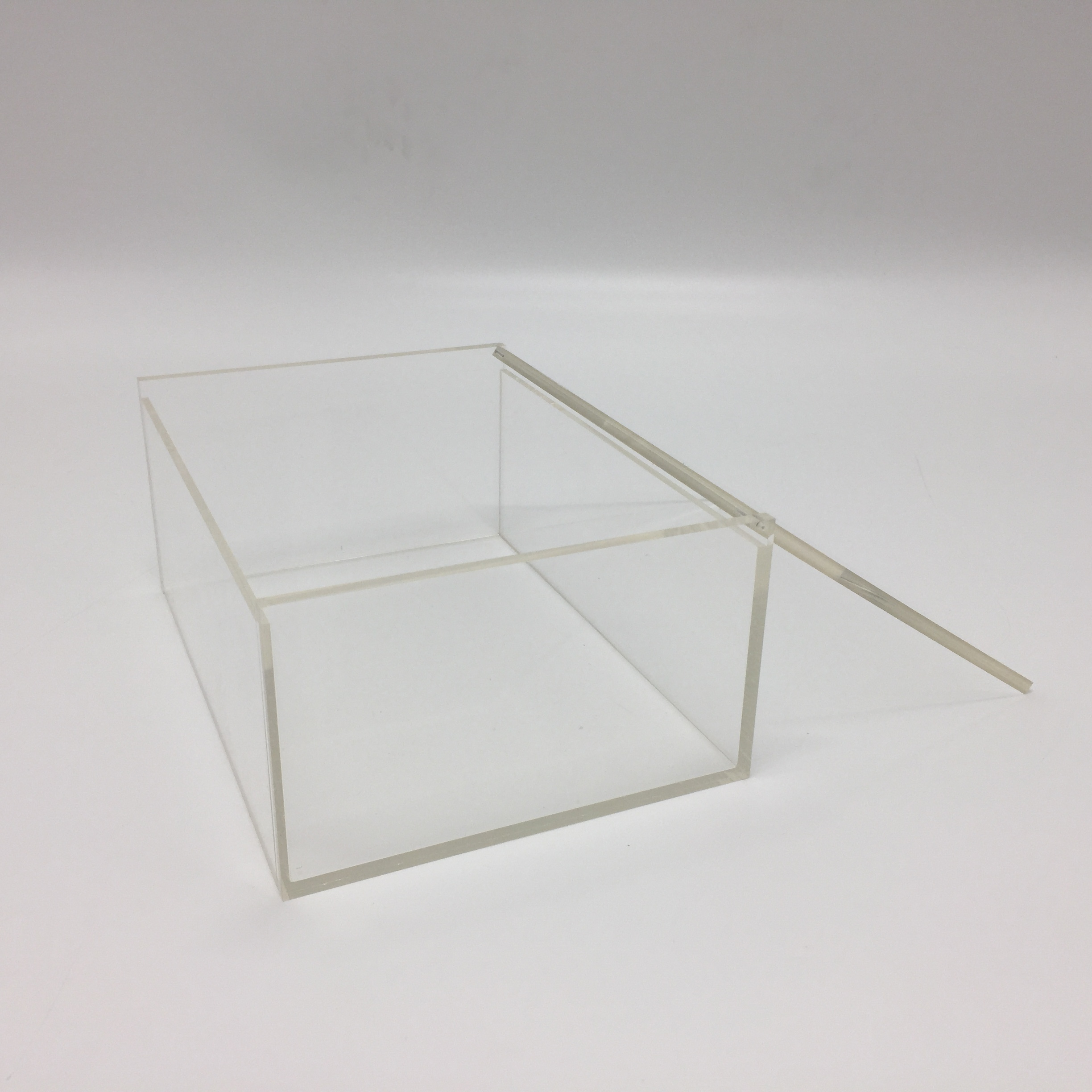 Hot-selling high quality custom clear acrylic display box with lid