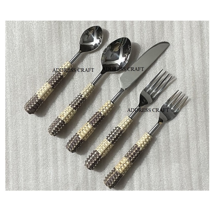 Best Seller 18 10 Stainless Steel 5 Pcs Cutlery Set With Wicker Handle Custom Logo Flatware Set Rattan Handle Dinner Knife Spoon