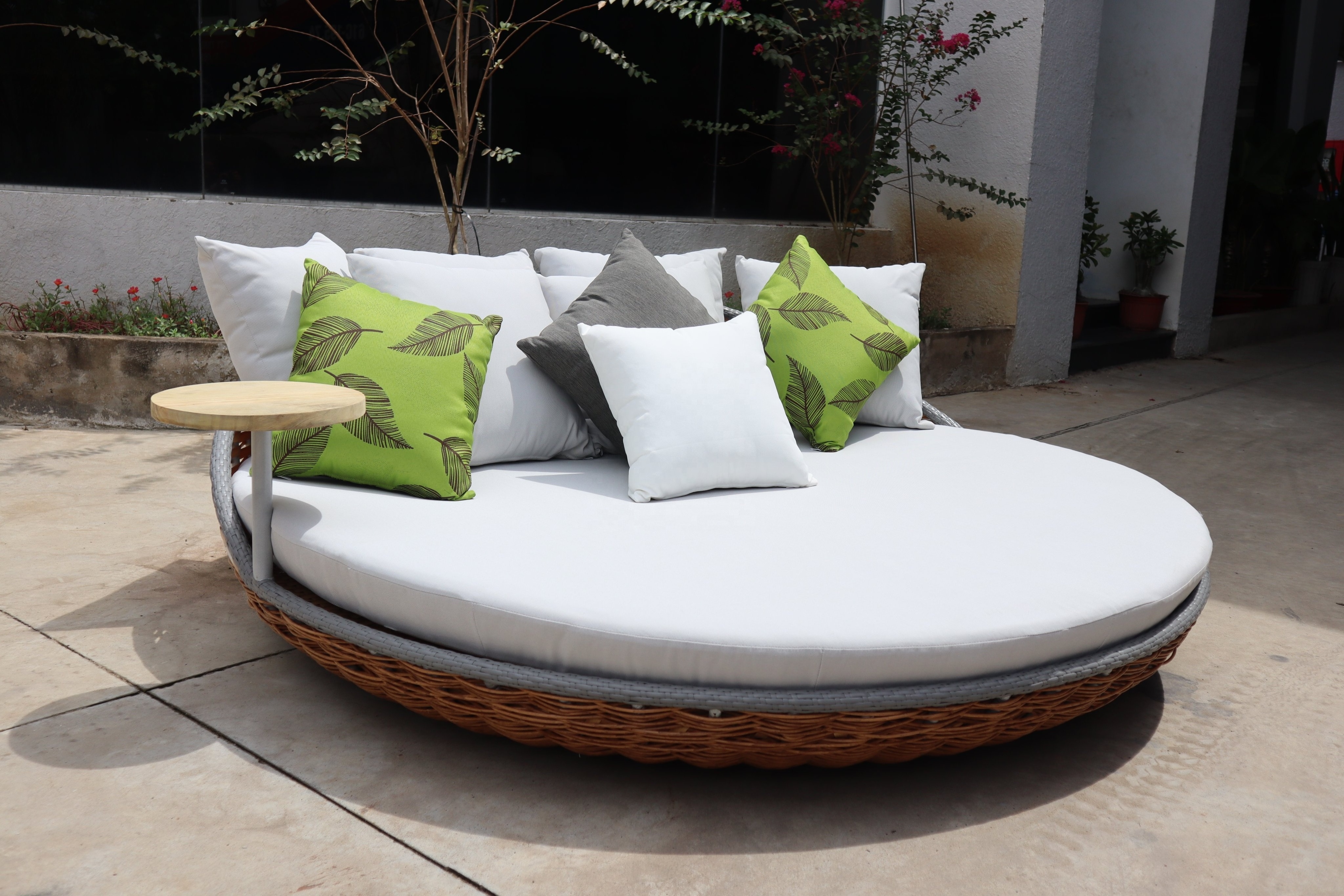 Outdoor Wicker Rattan Furniture Garden Patio Sun lounger Round bed Leisure relaxing seating made in Vietnam