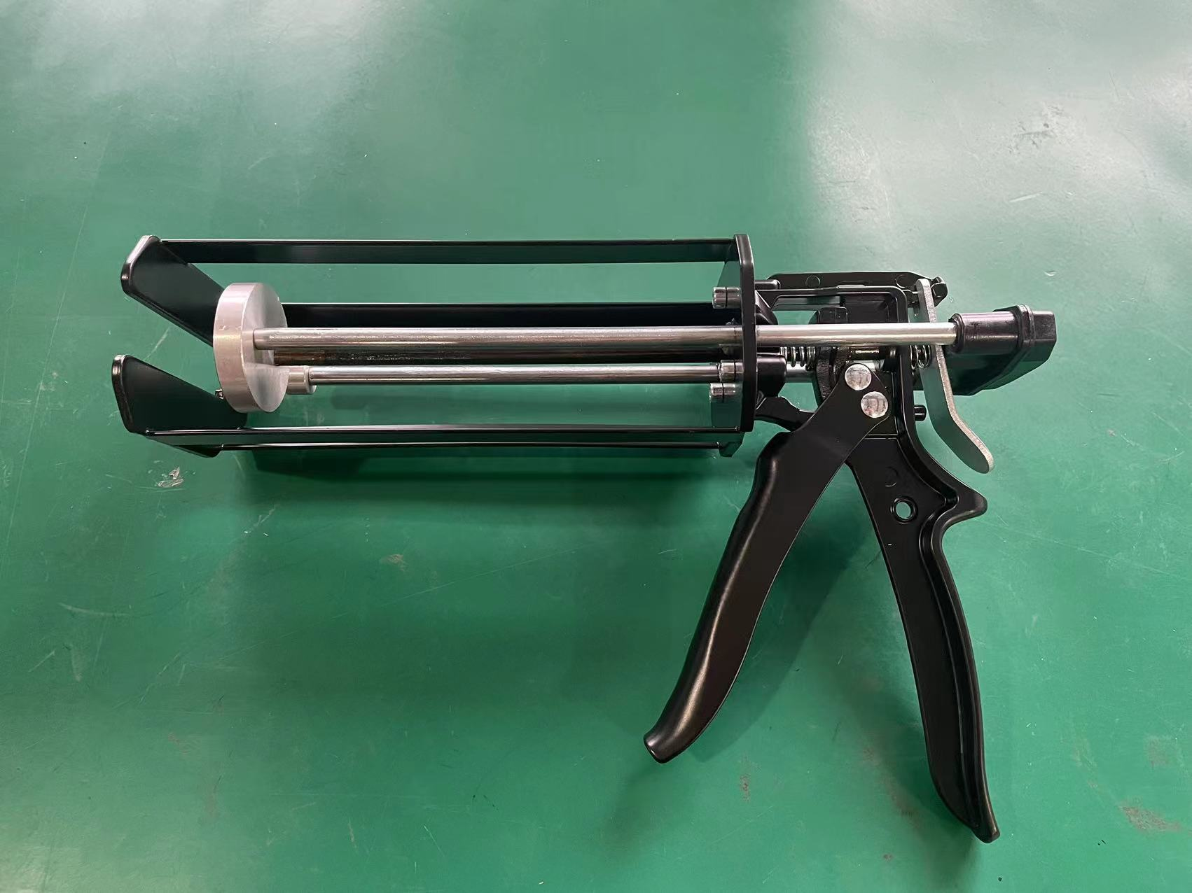 Hot Sell  factory price 490ml10:1 caulking gun