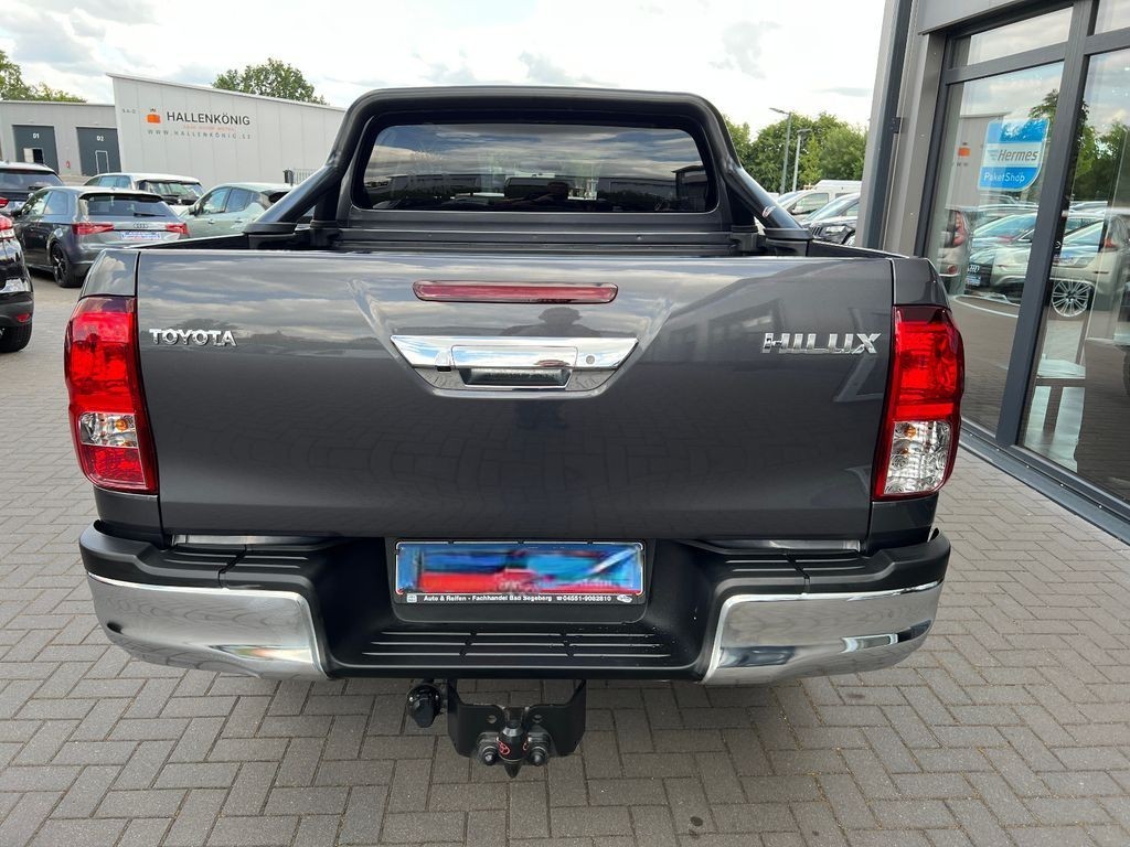 USED 4X4 HILUX 2020 Left Hand Drive 8L Petrol Automatic Light Interior Color AWD Electric Fuel Pickup Truck