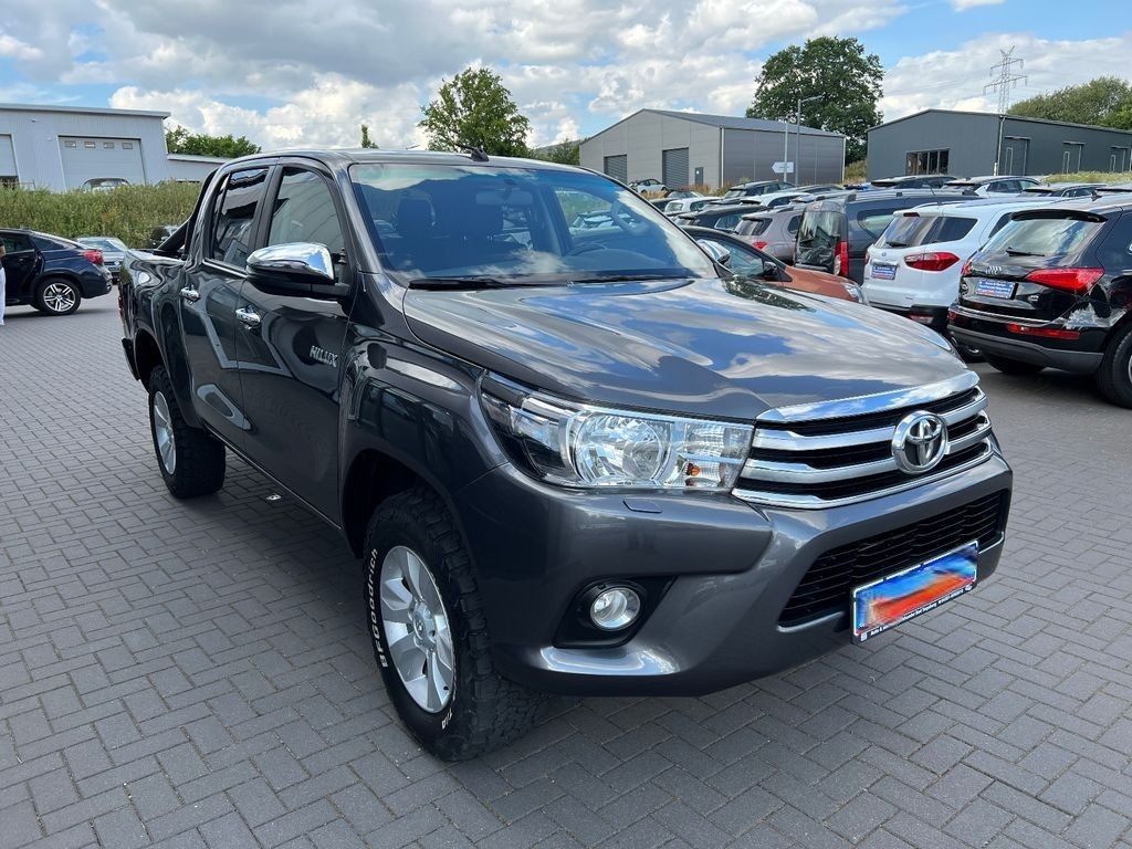 USED 4X4 HILUX 2020 Left Hand Drive 8L Petrol Automatic Light Interior Color AWD Electric Fuel Pickup Truck