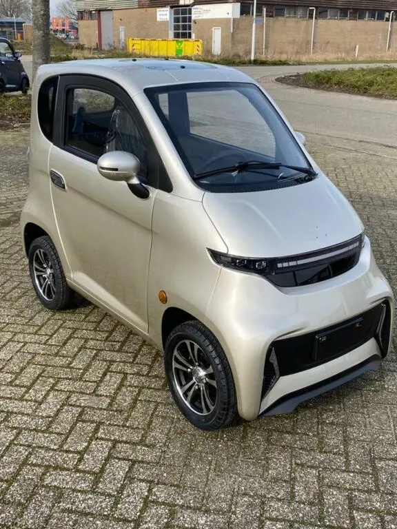 2024 Hot Affordable and Reliable New Energy Vehicles 4 Wheel Electric Vehicle 2000W E Motor Electric Fully Enclosed cars