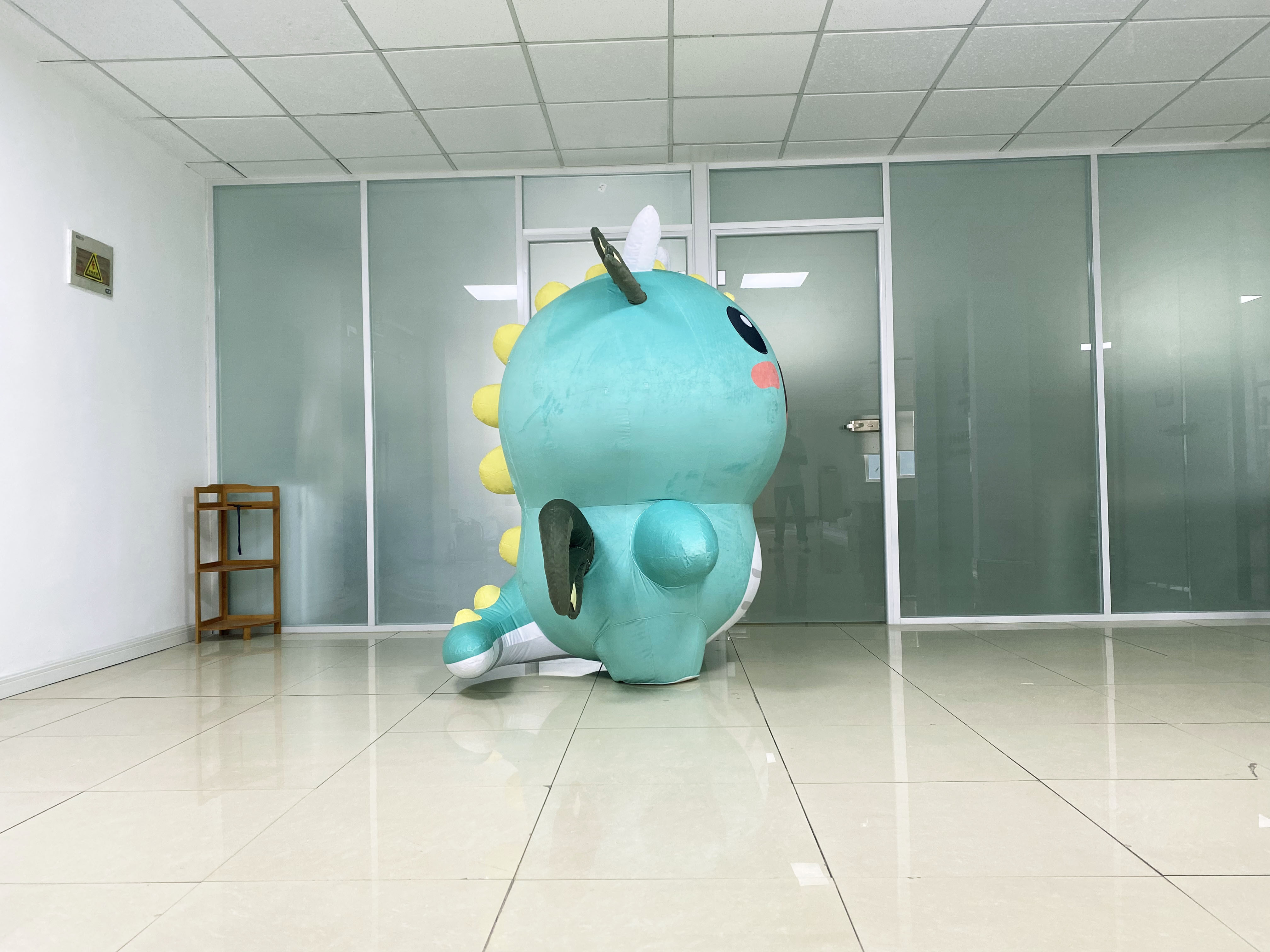 Aero new design hot sale Inflatable Walking Costume Inflatable cute dinosaur with tail best inflatable dragon man costume