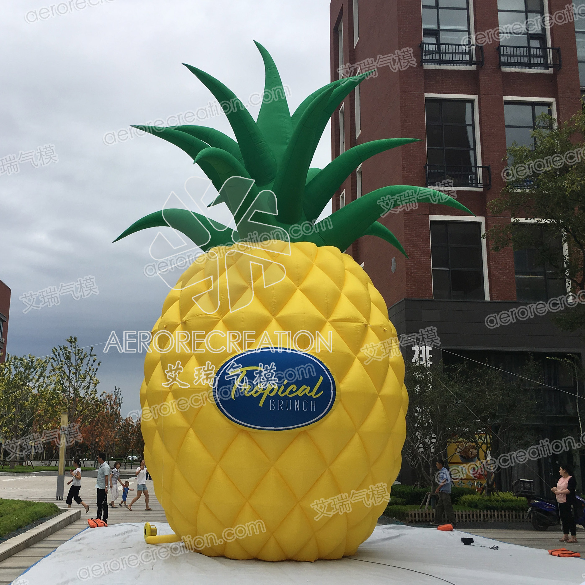 Decorative commercial inflatable fruit strawberry Customized advertising inflatable pineapple inflatable fruit basket