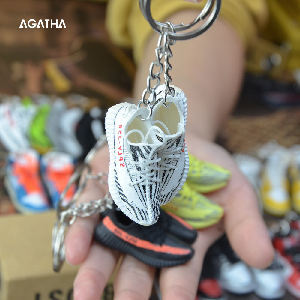 Wholesale Key Chain Little Designer Brand PVC 3D Printed Mini Sneaker Key Ring Yeezy Shoe Keychains with Box