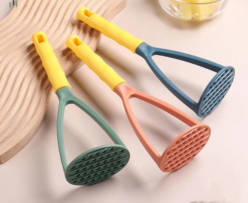 Potato Masher - Manual Spud Smasher Portable Kitchen Tool Mashed Mud Kitchen Tools for Vegetables Refried Beans