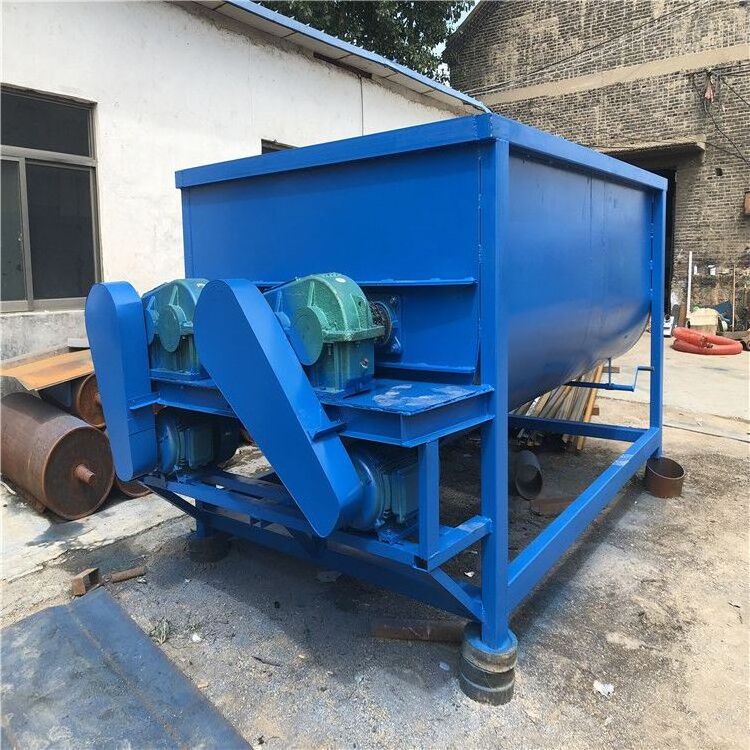 Animal feed mixer  Large livestock straw mixing machine Cattle and sheep feed breeding mixing machine