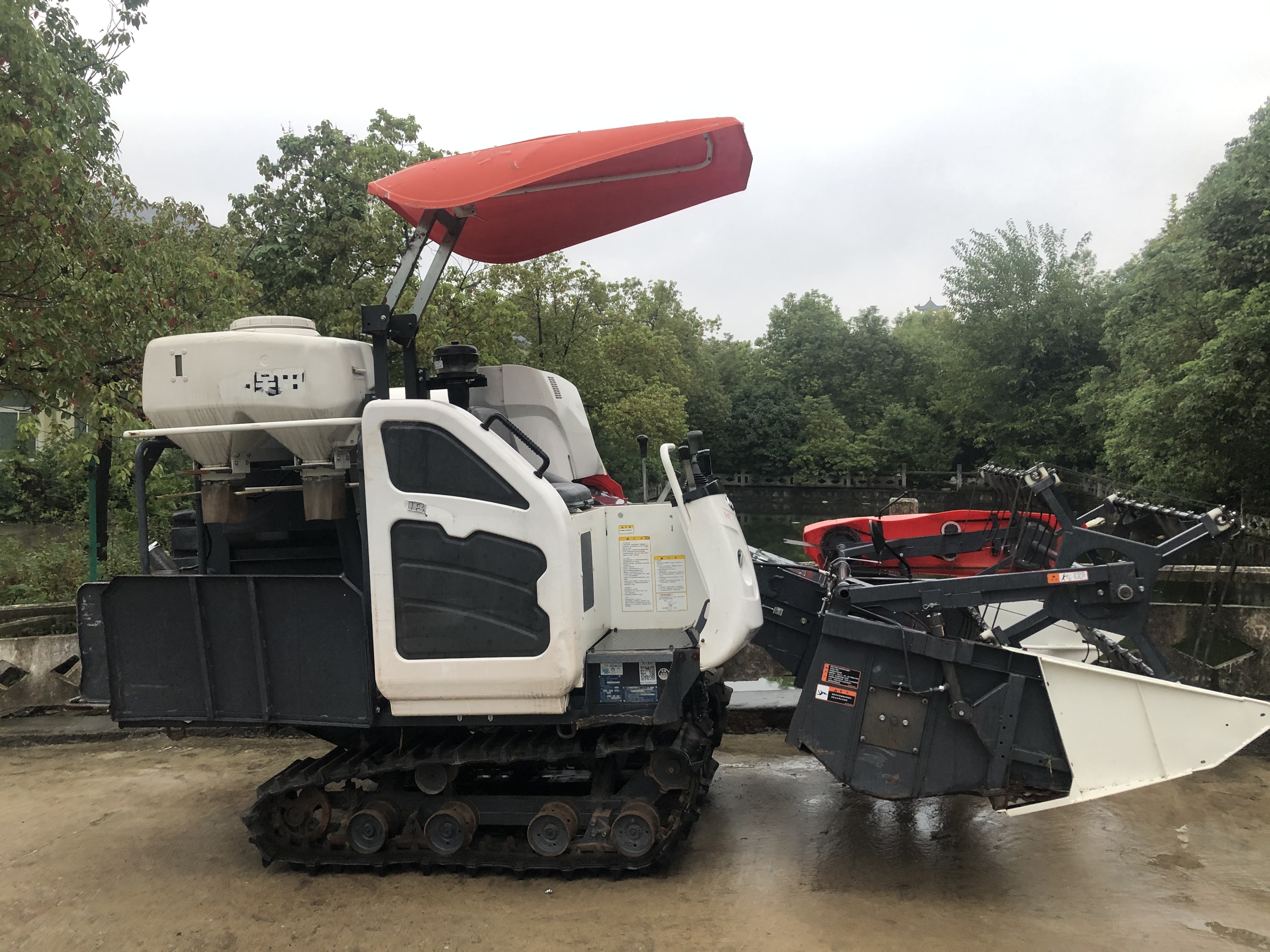 self-propellered combine harvester for rice/wheat/maize/bean