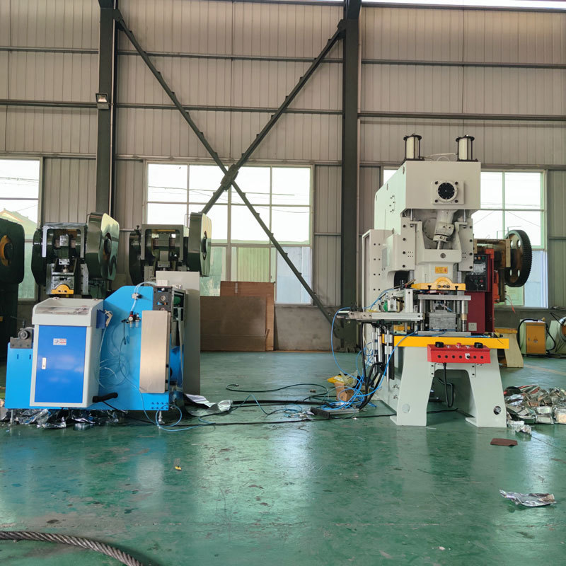 Fully automatic aluminium foil container machine with aluminium foil container mould