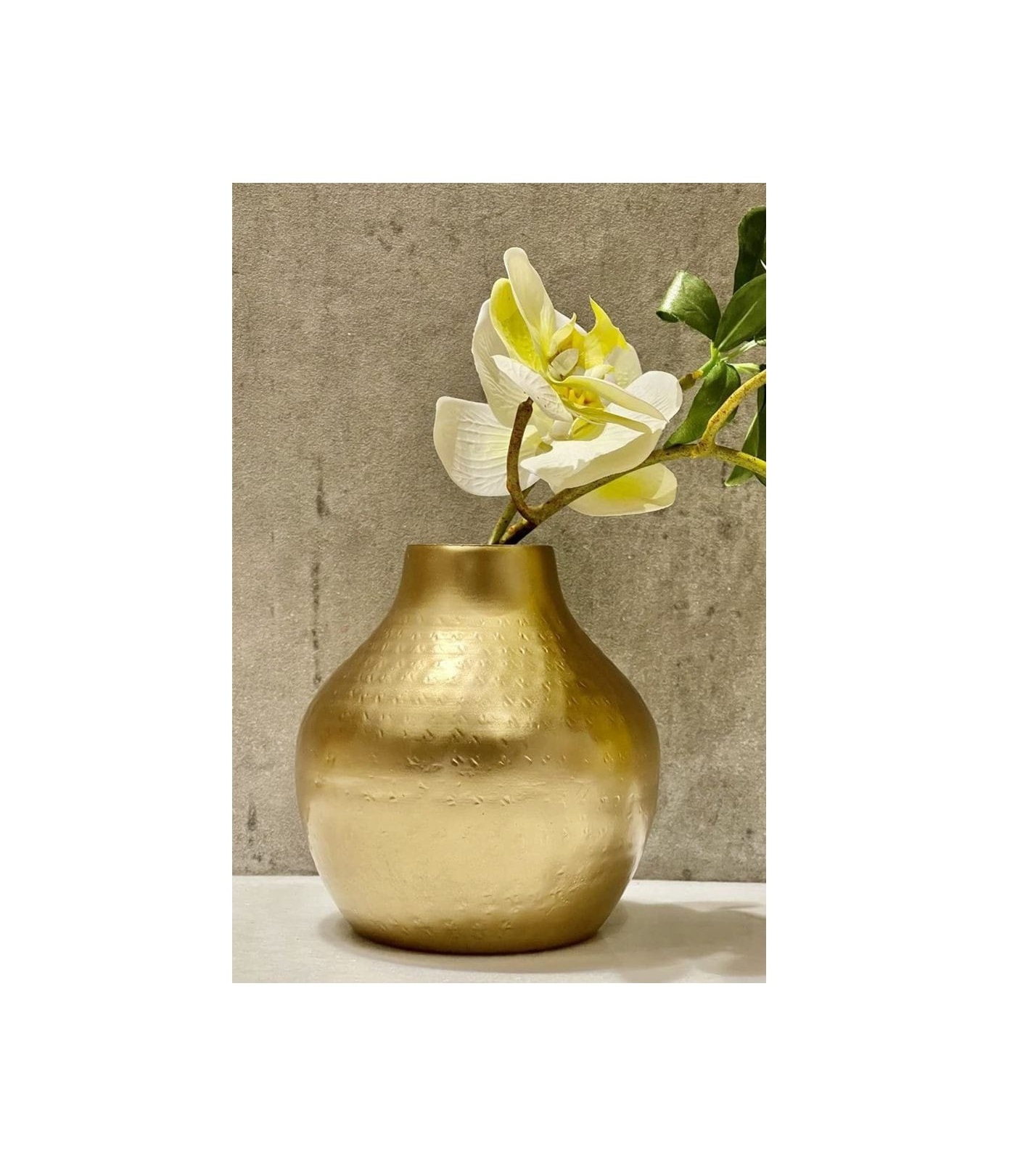 Metal Flower Round And Customized Shape Vases Vases For Wedding Table Office Restaurant Home Decoration For Export From India