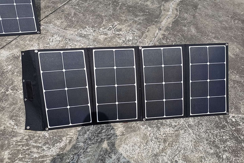 100 Watt light weight foldable solarpanel 4pcs 25W Solar Panel Suitcase built in Kickstand with Waterproof 10A