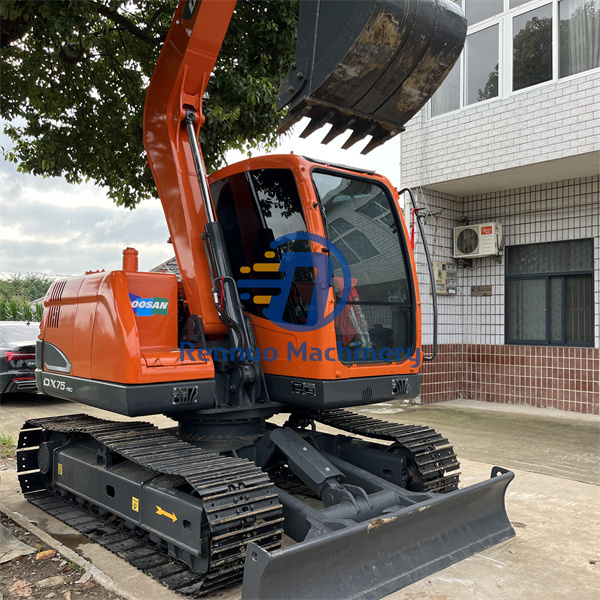 High Efficiency DOOSAN DH75 Excavator Low Price DH150 DH220 DH300 Used Excavator with Dozer Blade and Rubber Crawler Track