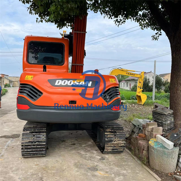 High Efficiency DOOSAN DH75 Excavator Low Price DH150 DH220 DH300 Used Excavator with Dozer Blade and Rubber Crawler Track