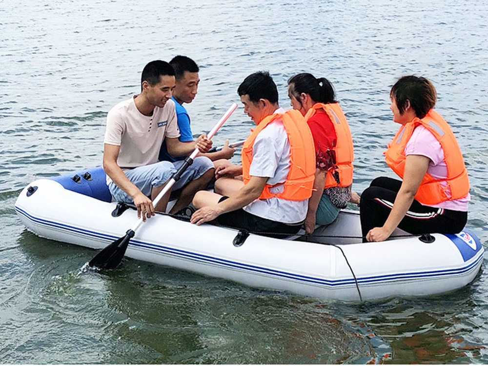 Factory wholesales 3 person canoeing  Bareboat  230 cm fishing Kayak inflatable  Rowing Boats  Easy Attaching accessories