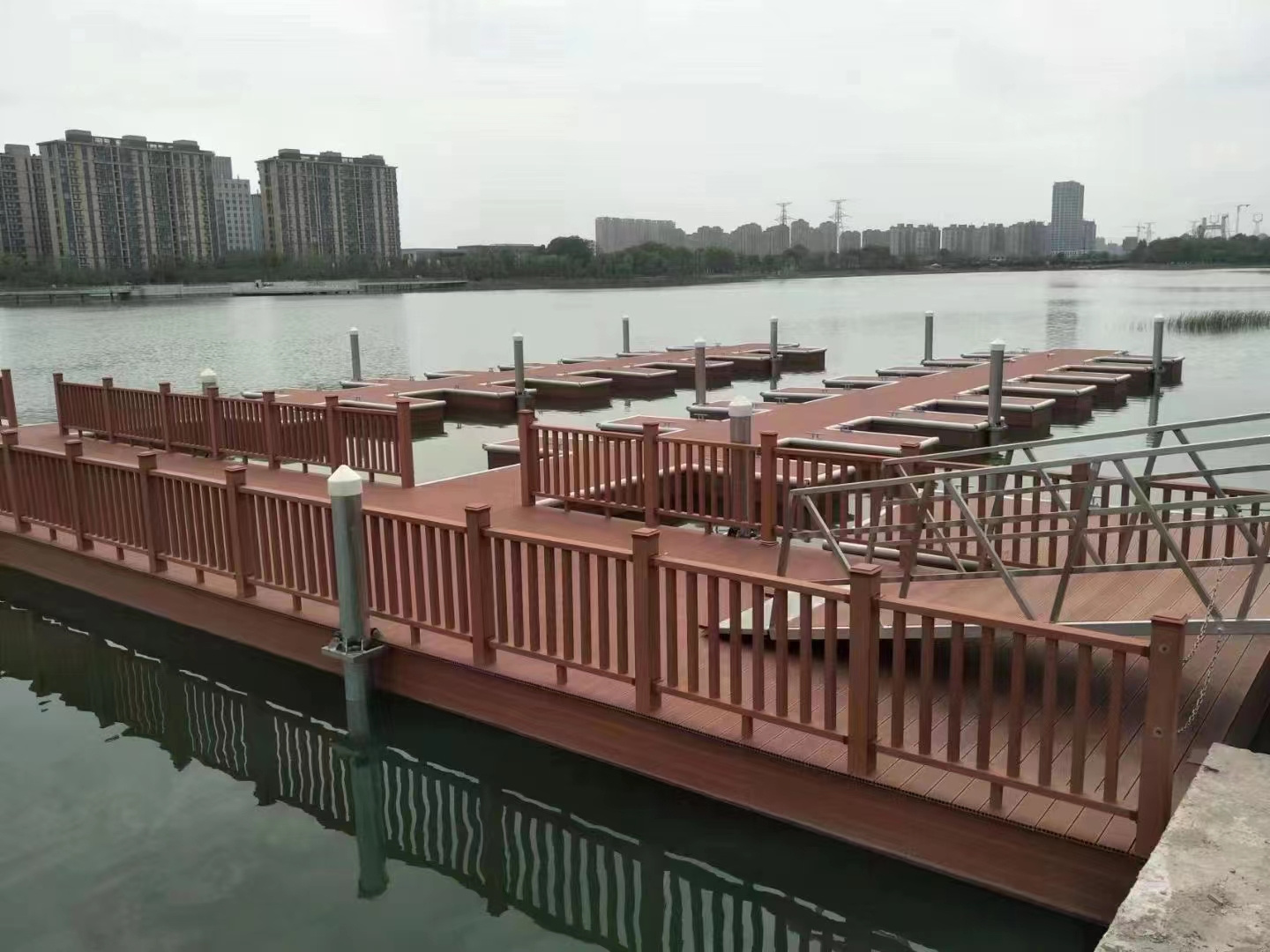 Wholesale HDPE Plastic Cheap Prices Modular Pontoon Platform Floating Docks For Boat Jet Ski