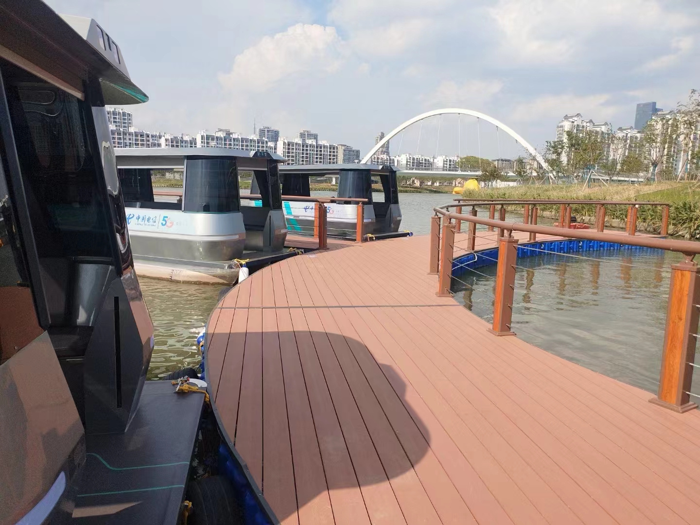 Wholesale HDPE Plastic Cheap Prices Modular Pontoon Platform Floating Docks For Boat Jet Ski