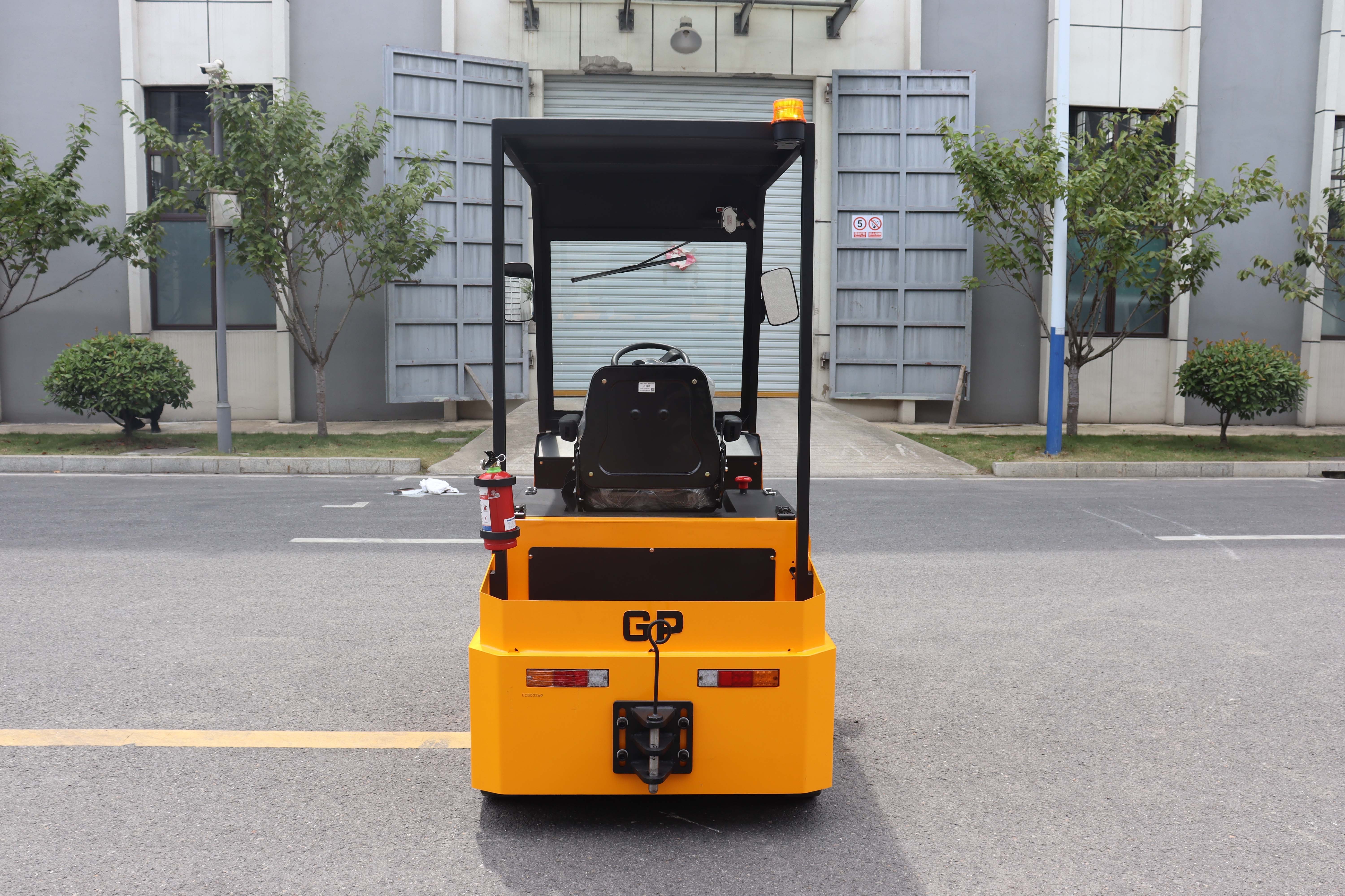 6000kgs 6 tons 12000lbs airport baggage battery seated tow electric truck in China