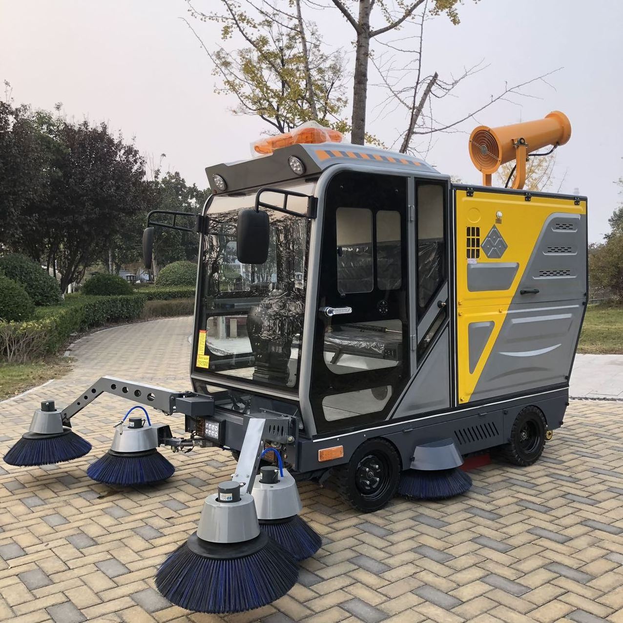 Hot Street Sweeper Product Sidewalk Sweeper Automatic Ride on Road Sweeper Floor Cleaning Machine