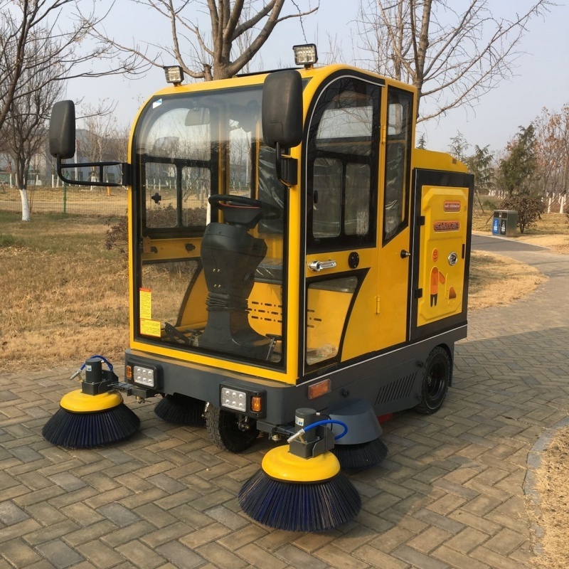 2024 Latest 4 Wheels Electric Street Sweeper Road Cleaning Vehicle 5 Brush Electric Riding Road Sweeper