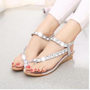 Alibaba latest design women shoes Bohemian style flat toepost shoes large size ladies sandal