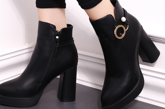 The Winter new design fashion popular round head increase zipper woman half boot