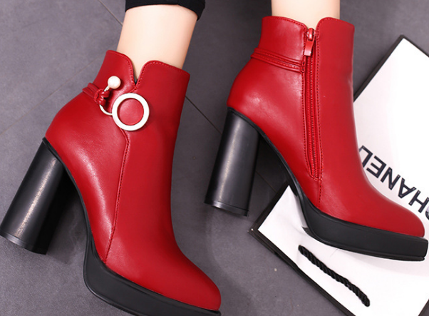 The Winter new design fashion popular round head increase zipper woman half boot