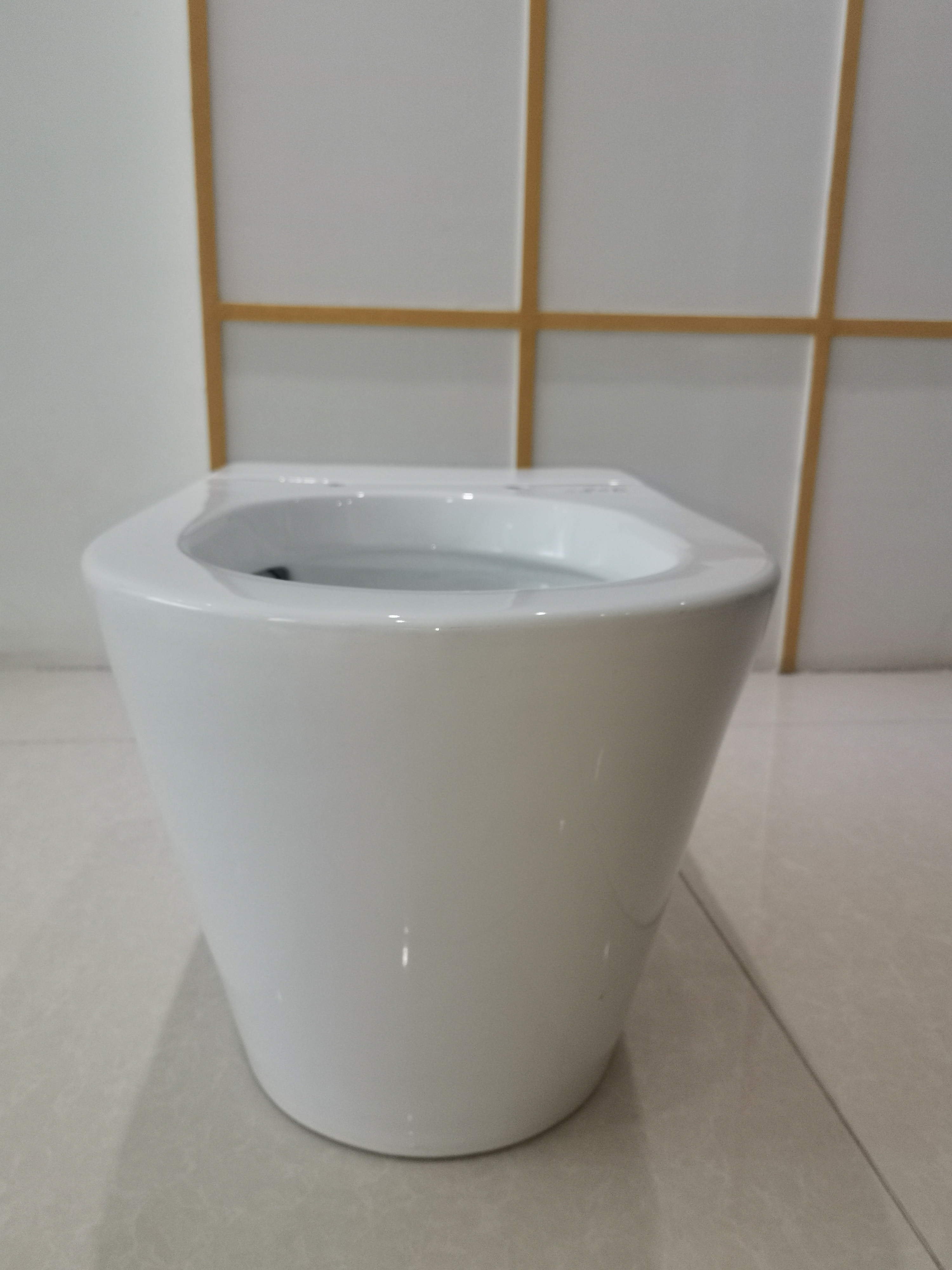 Tankless Pulse Flushing Wall Hung Toilet Ceramic Water Closet Round Shape Seat Cover No Tank New Toilets